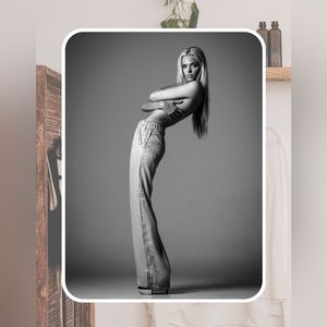 Shelly Eve is Live!! Please like this listing to be notified when I go live 🎉💞